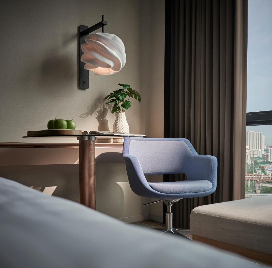 Amari Kuala Lumpur Hotel Exterior photo Wall light